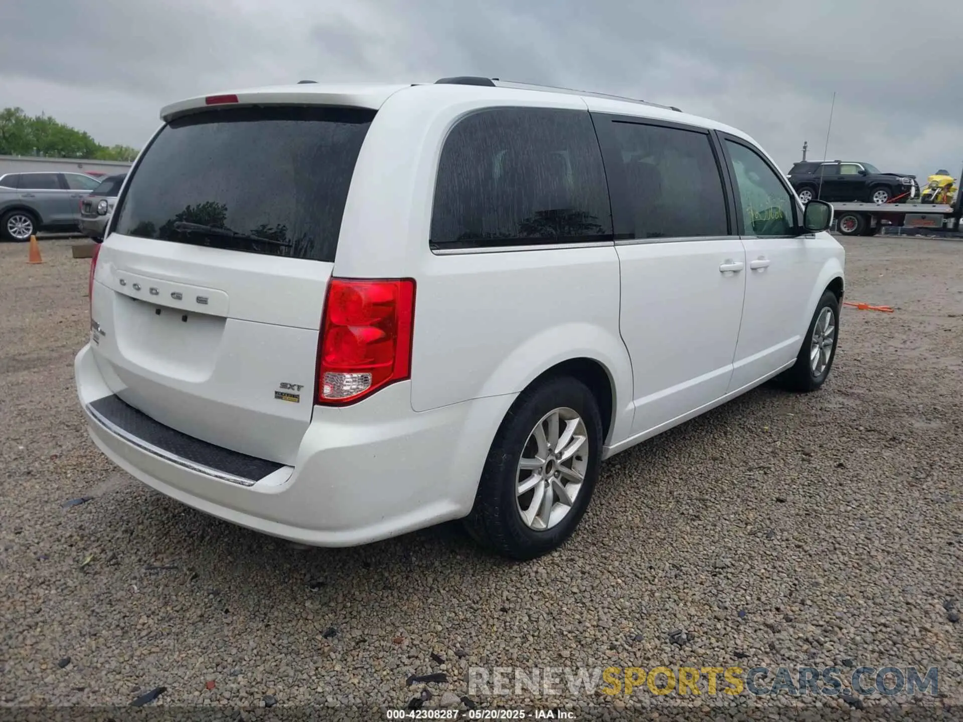 4 Photograph of a damaged car 2C4RDGCG3KR543784 DODGE GRAND CARAVAN 2019