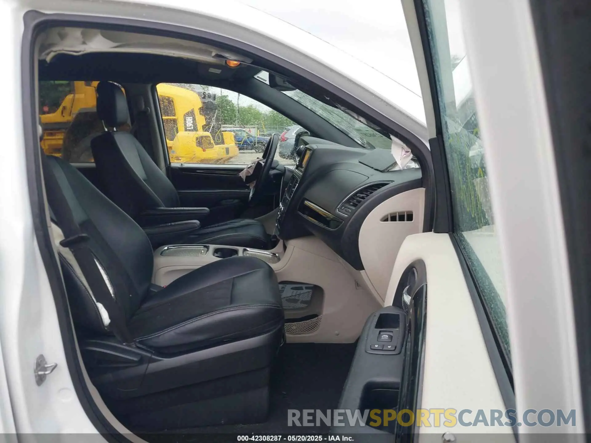 5 Photograph of a damaged car 2C4RDGCG3KR543784 DODGE GRAND CARAVAN 2019