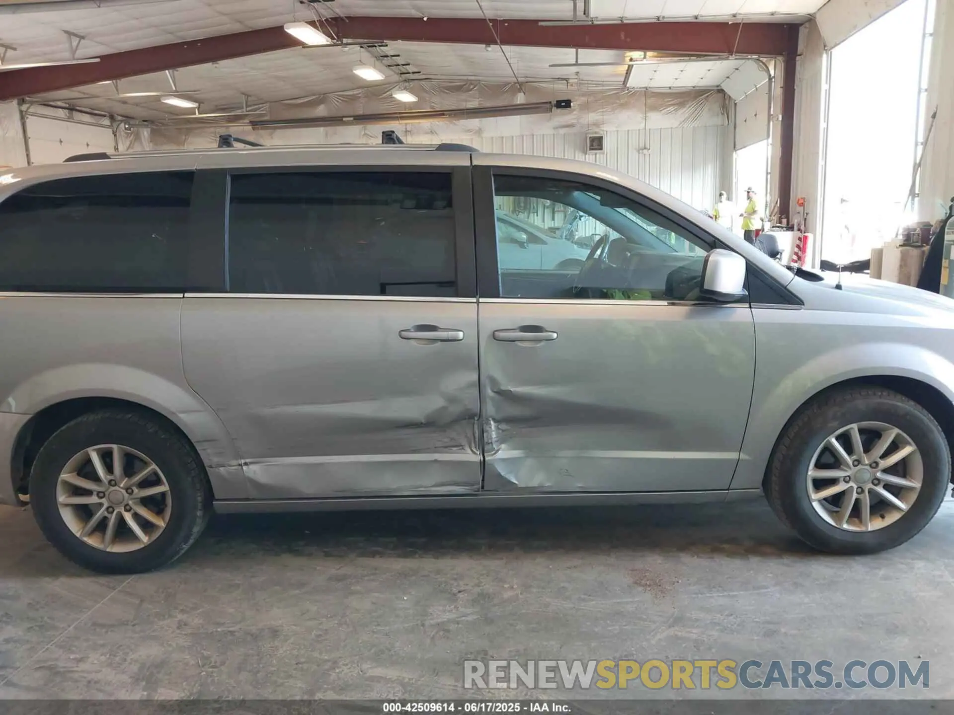 13 Photograph of a damaged car 2C4RDGCG3KR566224 DODGE GRAND CARAVAN 2019