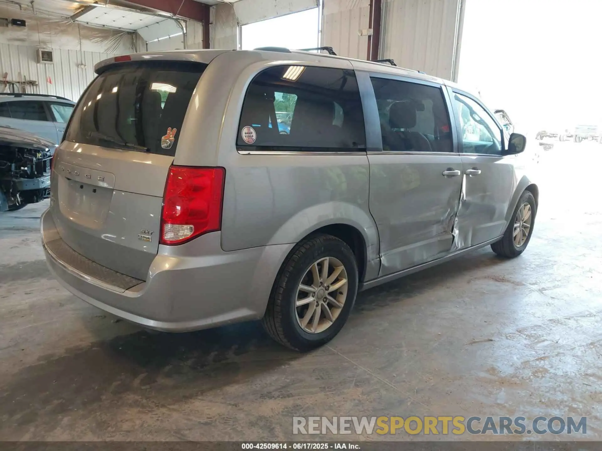 4 Photograph of a damaged car 2C4RDGCG3KR566224 DODGE GRAND CARAVAN 2019