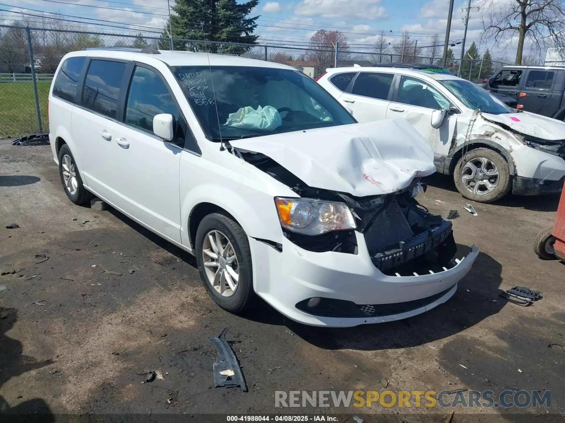 1 Photograph of a damaged car 2C4RDGCG3KR661558 DODGE GRAND CARAVAN 2019