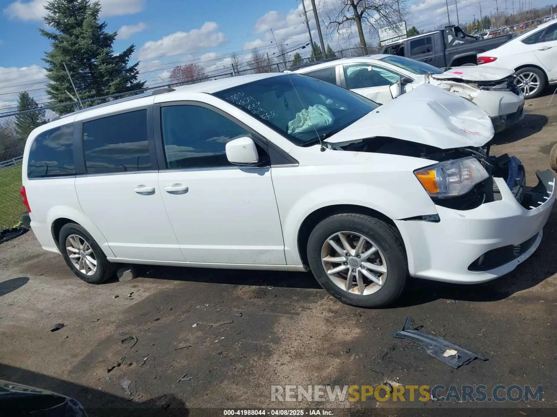 12 Photograph of a damaged car 2C4RDGCG3KR661558 DODGE GRAND CARAVAN 2019