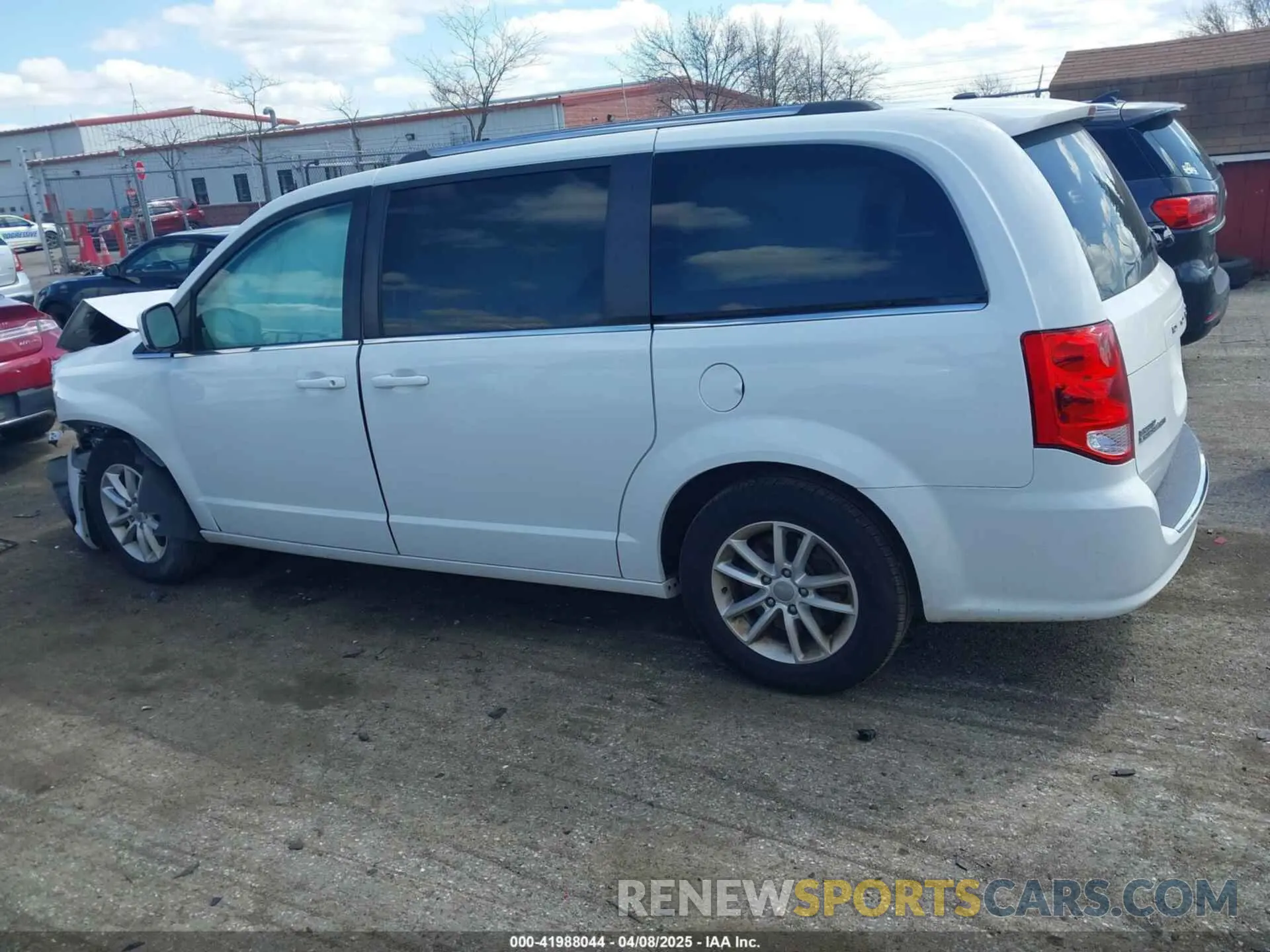 13 Photograph of a damaged car 2C4RDGCG3KR661558 DODGE GRAND CARAVAN 2019