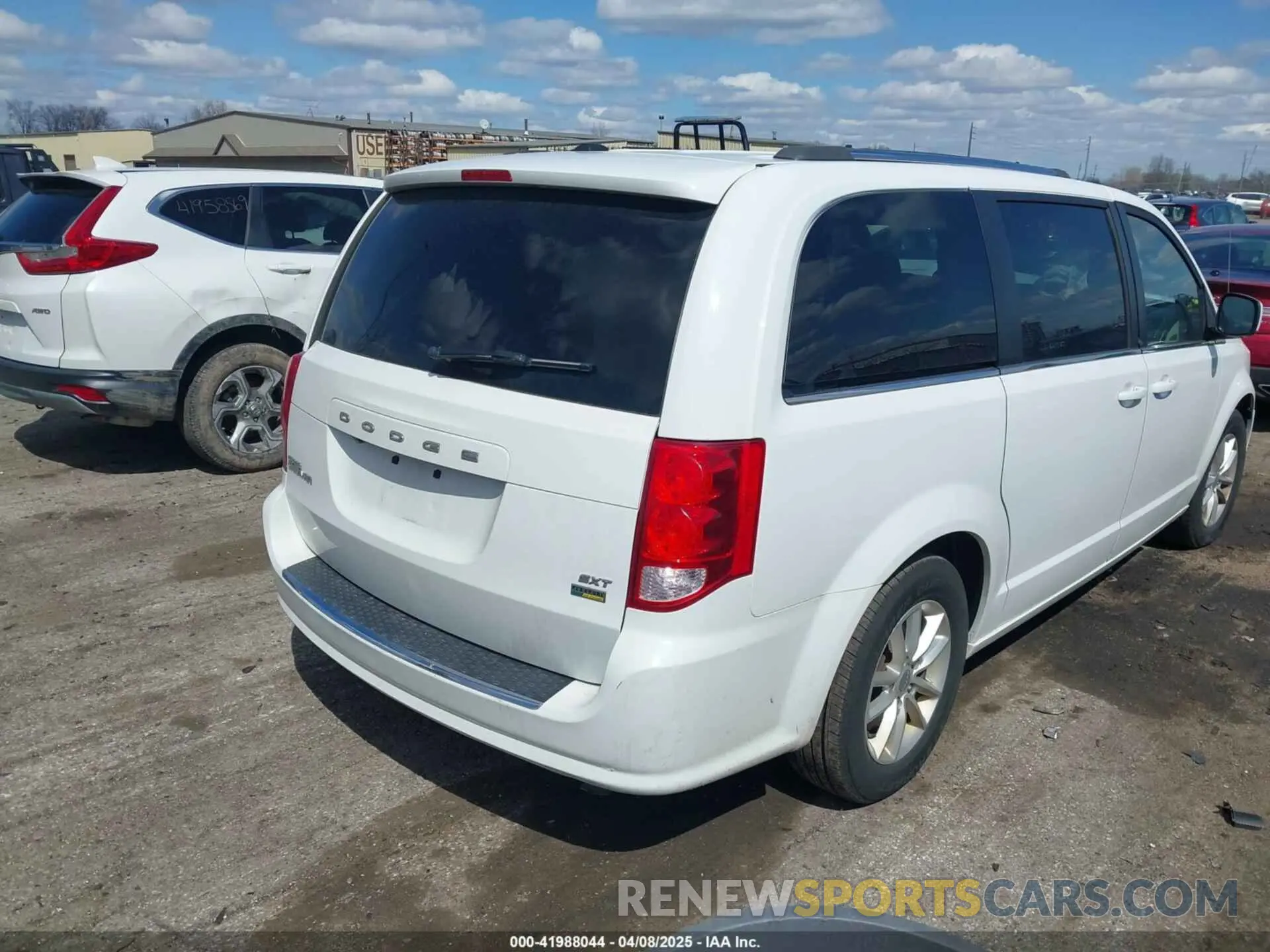 4 Photograph of a damaged car 2C4RDGCG3KR661558 DODGE GRAND CARAVAN 2019