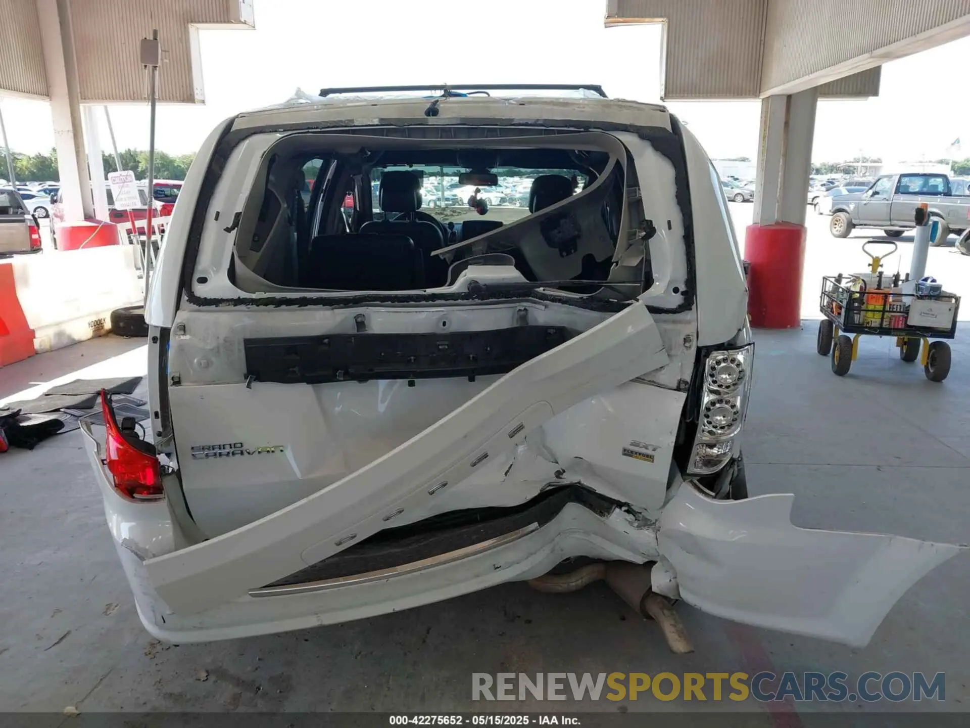 16 Photograph of a damaged car 2C4RDGCG3KR743614 DODGE GRAND CARAVAN 2019