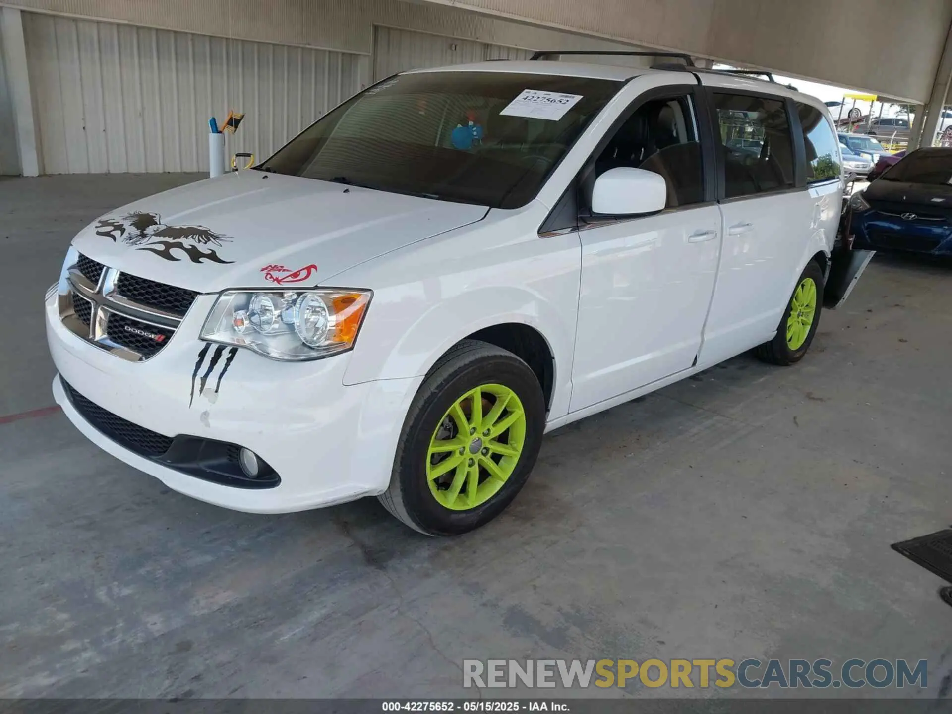 2 Photograph of a damaged car 2C4RDGCG3KR743614 DODGE GRAND CARAVAN 2019
