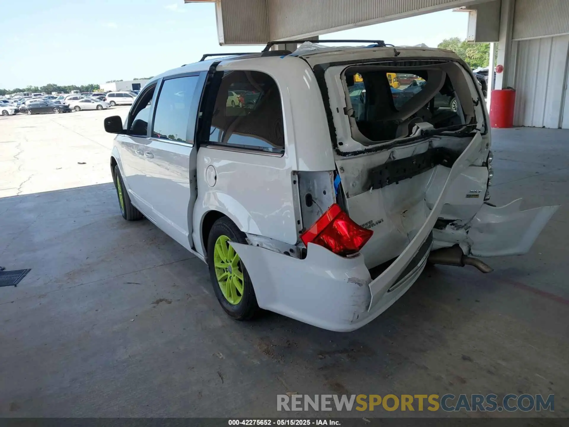 3 Photograph of a damaged car 2C4RDGCG3KR743614 DODGE GRAND CARAVAN 2019