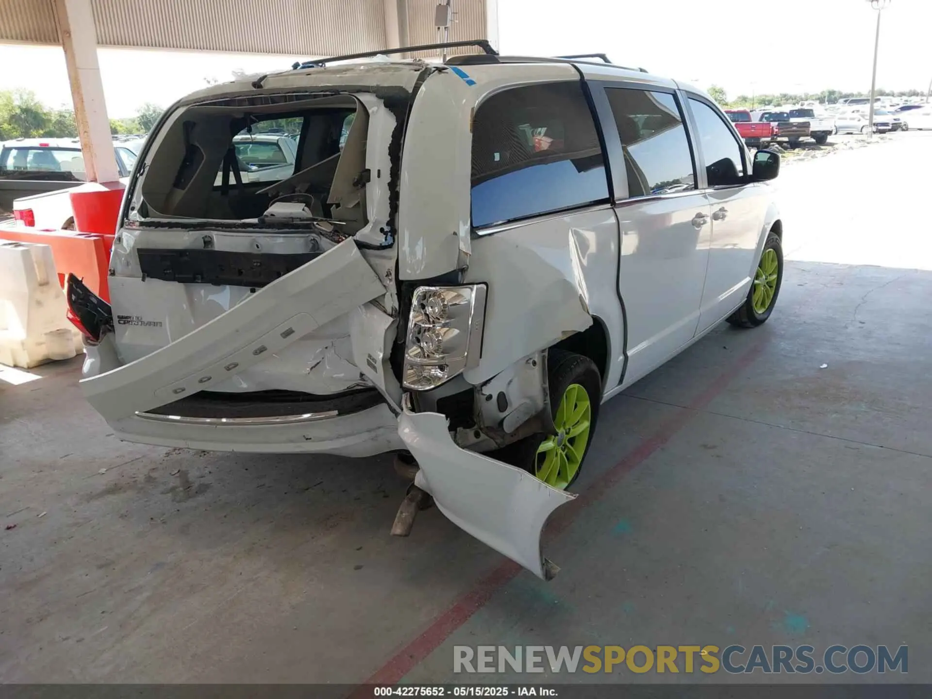 4 Photograph of a damaged car 2C4RDGCG3KR743614 DODGE GRAND CARAVAN 2019