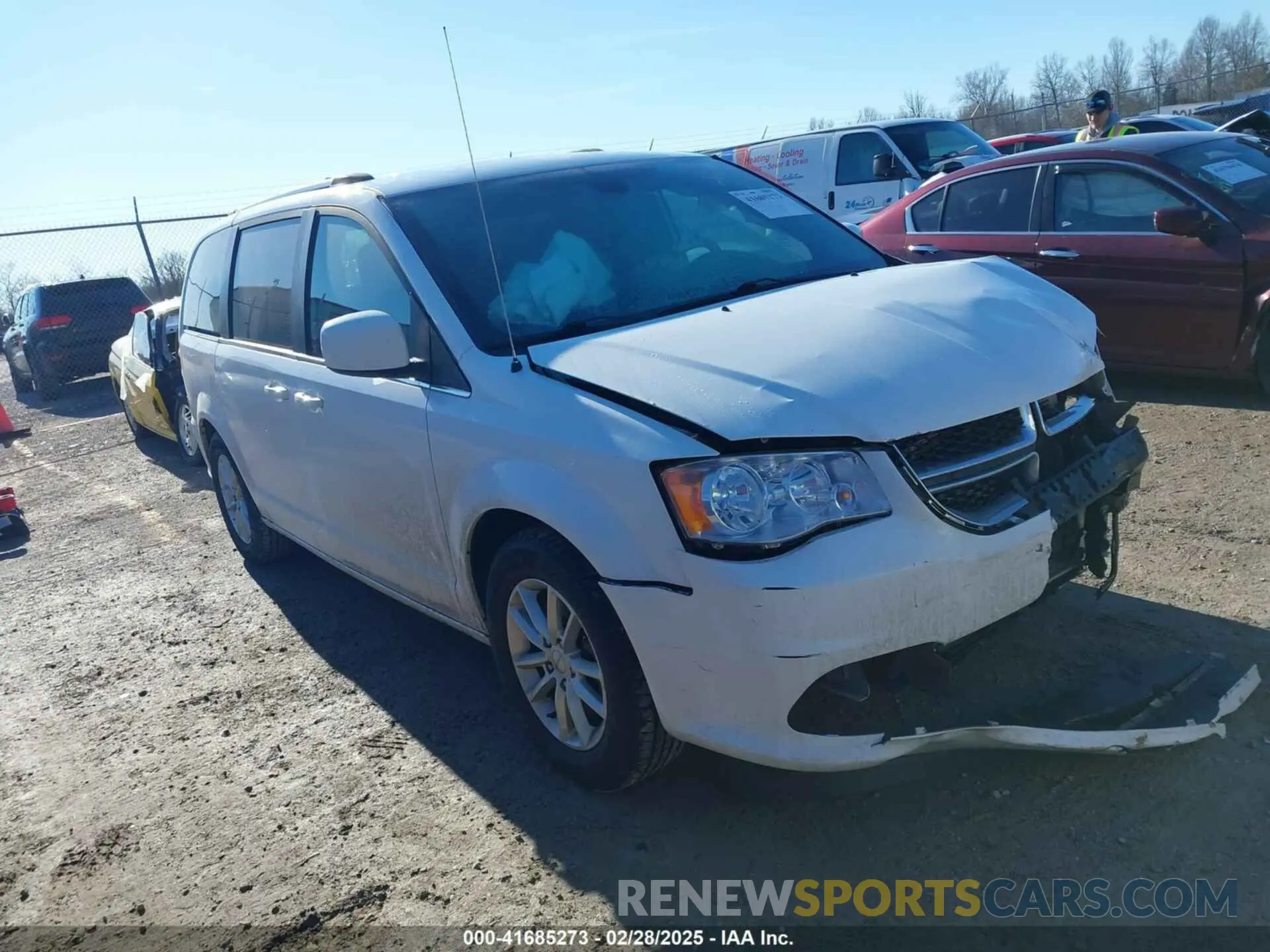 1 Photograph of a damaged car 2C4RDGCG3KR752667 DODGE GRAND CARAVAN 2019