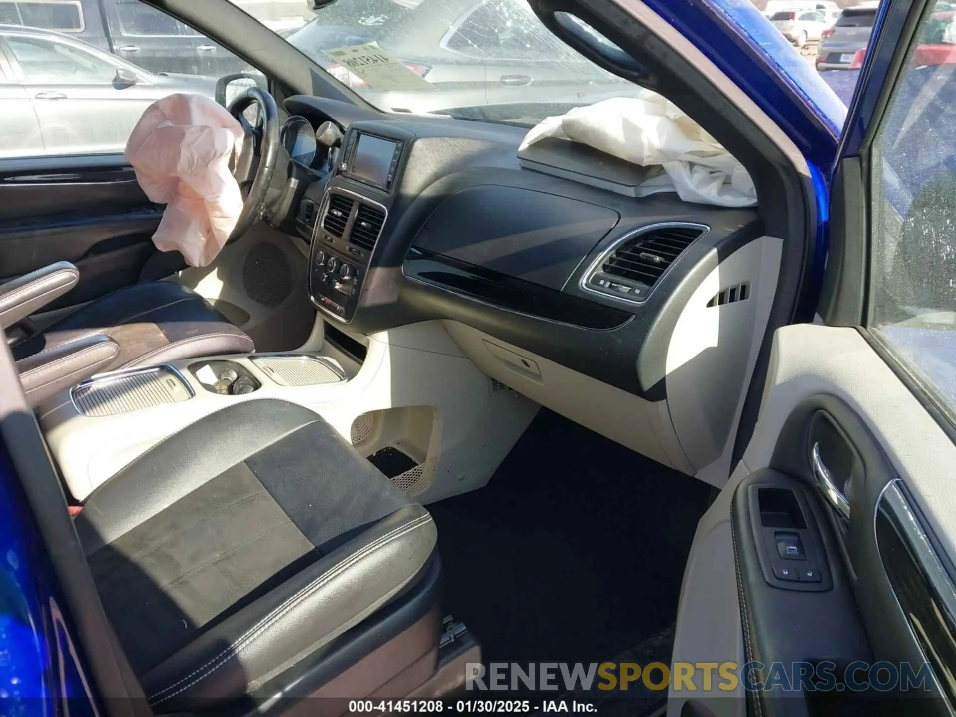 5 Photograph of a damaged car 2C4RDGCG3KR757271 DODGE GRAND CARAVAN 2019