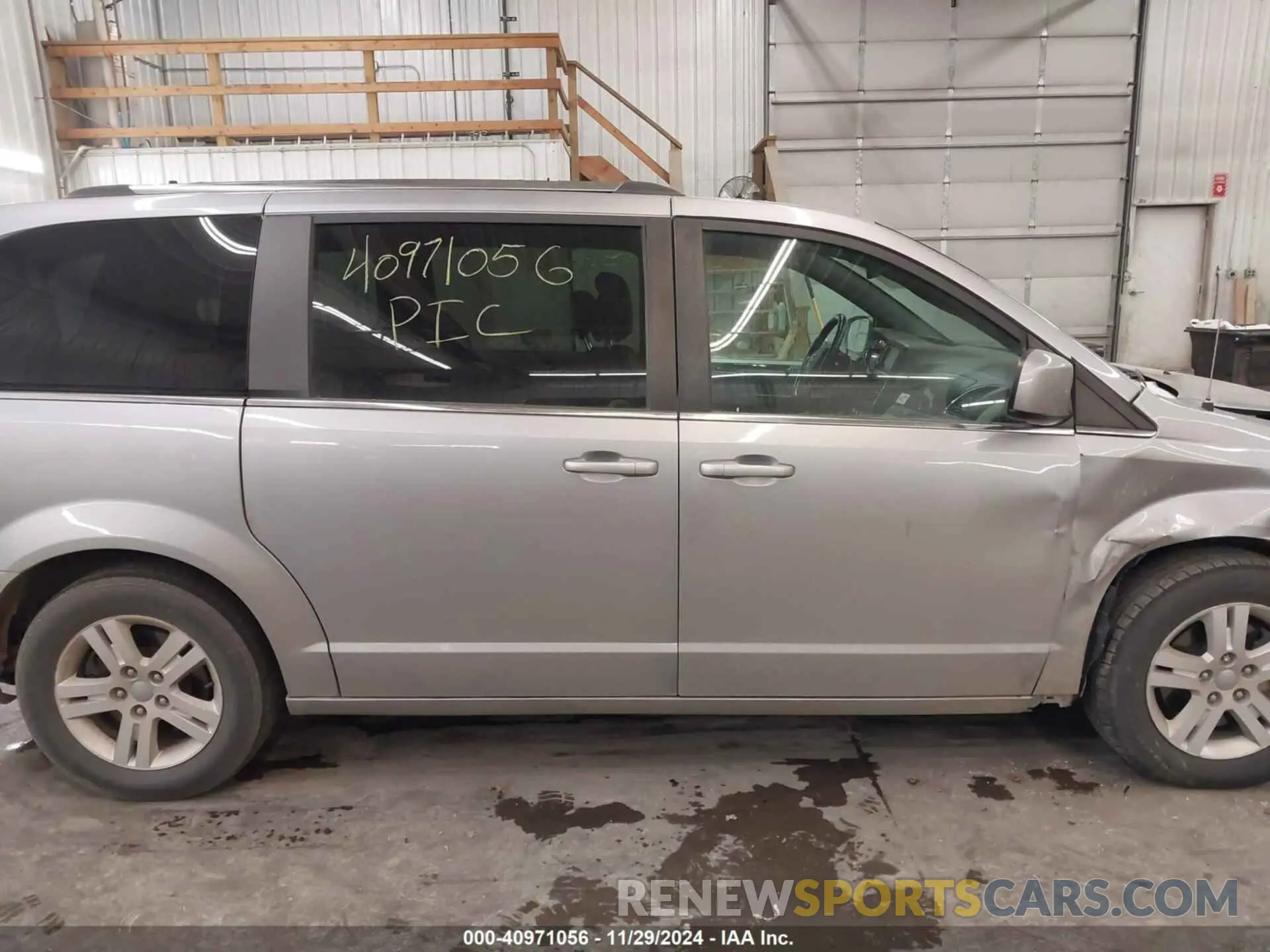 14 Photograph of a damaged car 2C4RDGCG3KR760932 DODGE GRAND CARAVAN 2019