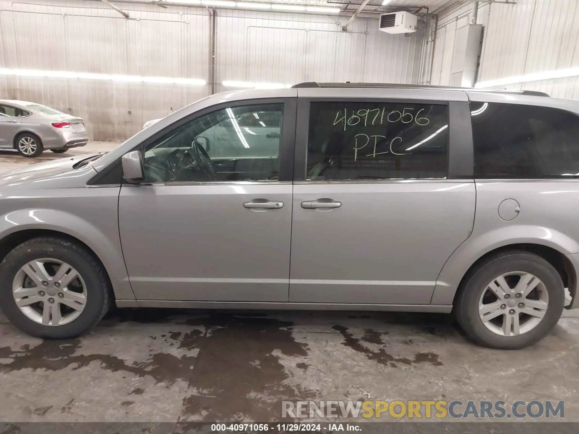 15 Photograph of a damaged car 2C4RDGCG3KR760932 DODGE GRAND CARAVAN 2019