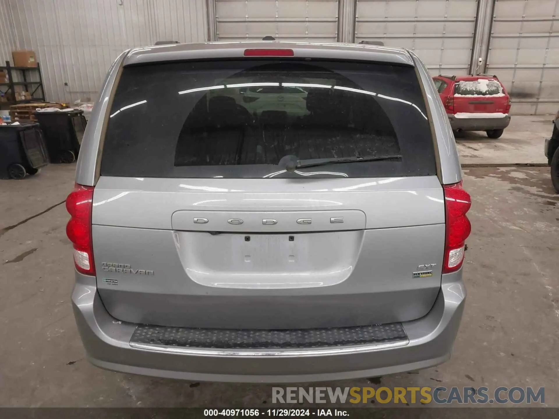 17 Photograph of a damaged car 2C4RDGCG3KR760932 DODGE GRAND CARAVAN 2019