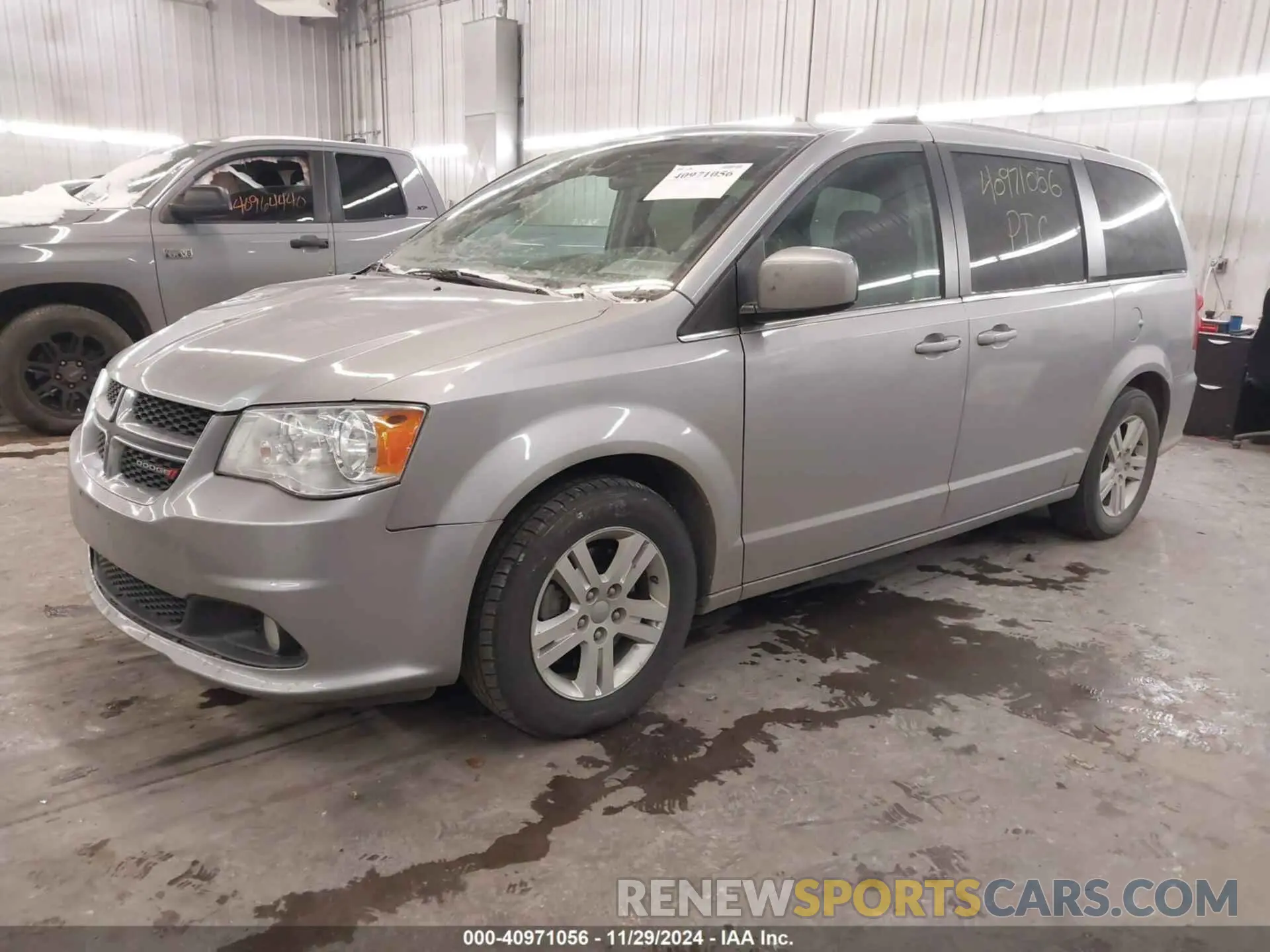 2 Photograph of a damaged car 2C4RDGCG3KR760932 DODGE GRAND CARAVAN 2019