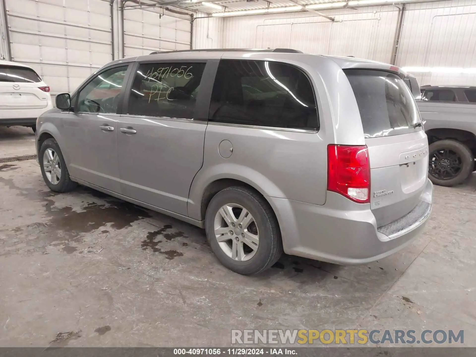 3 Photograph of a damaged car 2C4RDGCG3KR760932 DODGE GRAND CARAVAN 2019