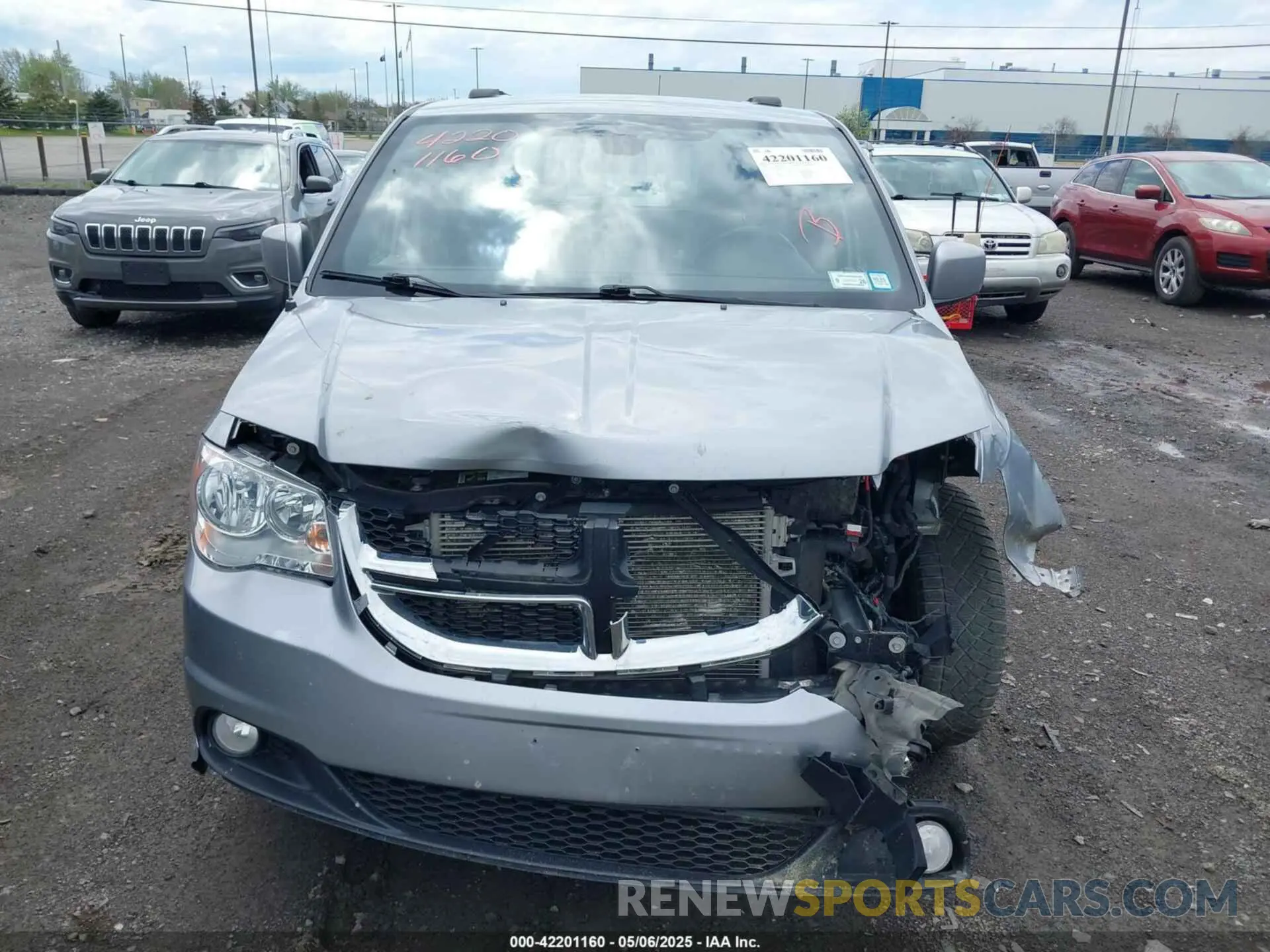 11 Photograph of a damaged car 2C4RDGCG3KR798337 DODGE GRAND CARAVAN 2019