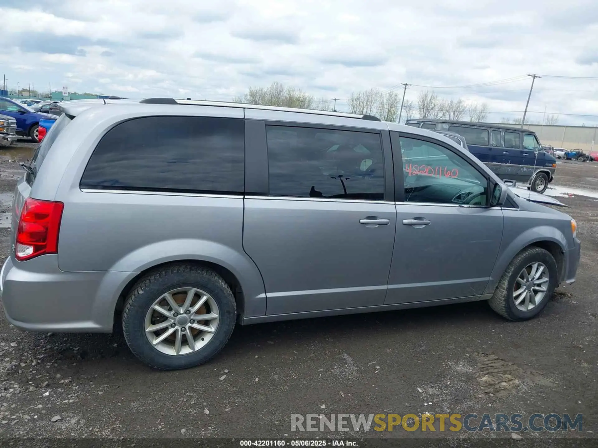 12 Photograph of a damaged car 2C4RDGCG3KR798337 DODGE GRAND CARAVAN 2019