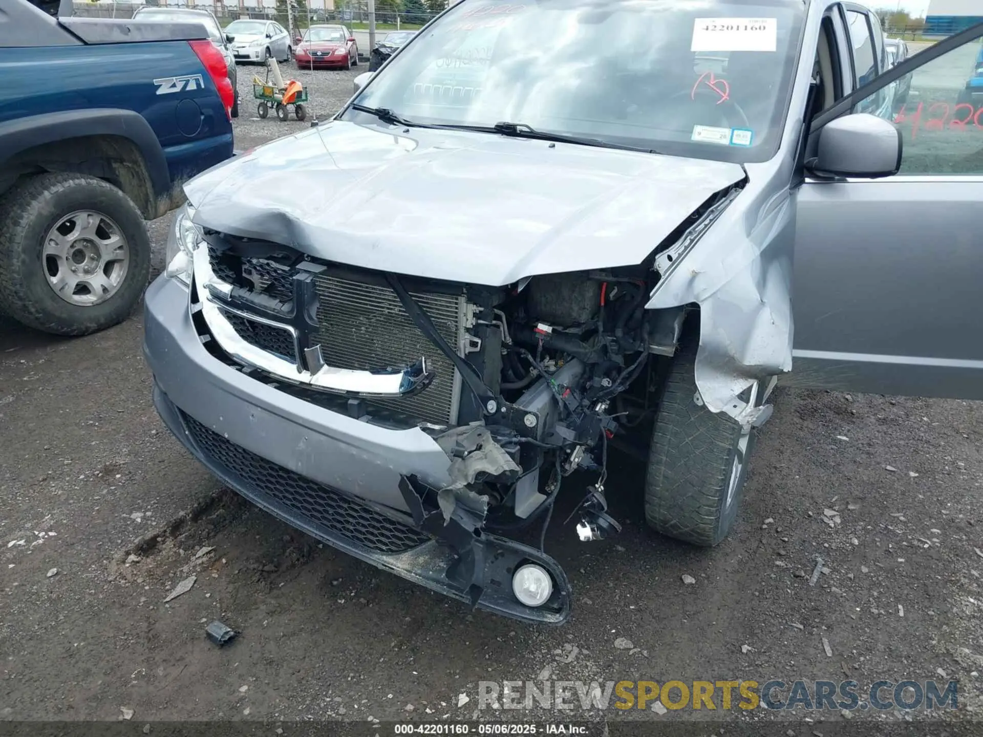 6 Photograph of a damaged car 2C4RDGCG3KR798337 DODGE GRAND CARAVAN 2019