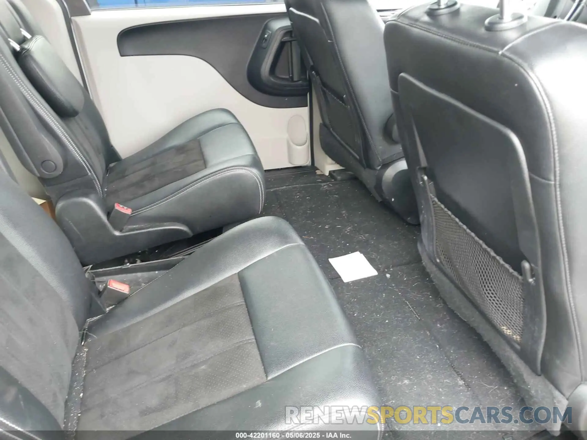 8 Photograph of a damaged car 2C4RDGCG3KR798337 DODGE GRAND CARAVAN 2019