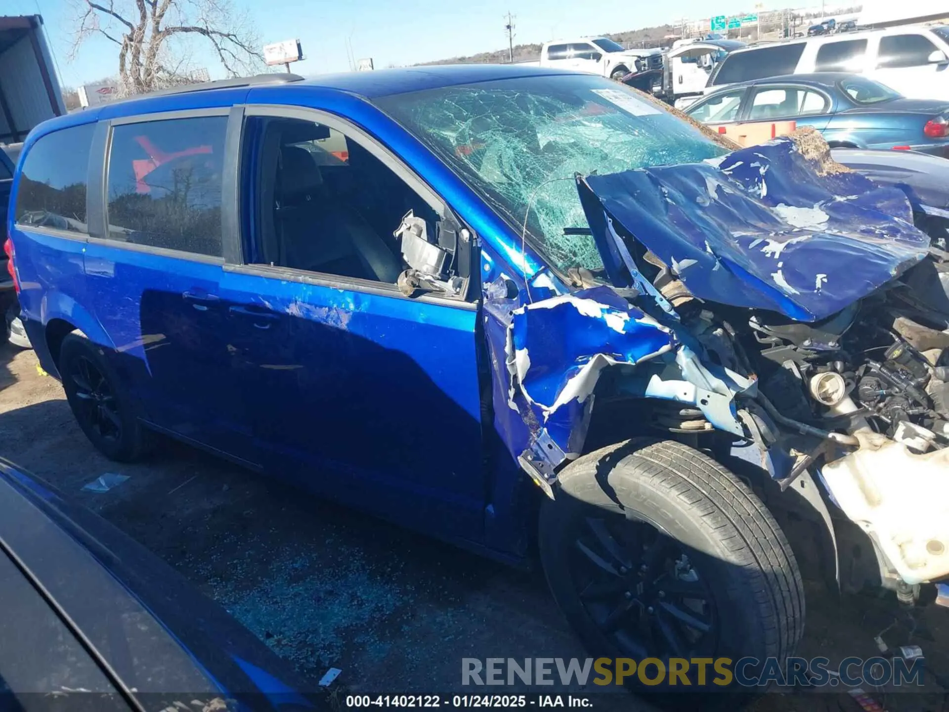 1 Photograph of a damaged car 2C4RDGCG3KR801639 DODGE GRAND CARAVAN 2019