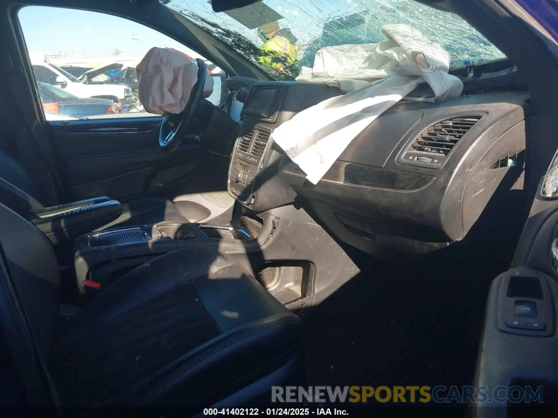 5 Photograph of a damaged car 2C4RDGCG3KR801639 DODGE GRAND CARAVAN 2019
