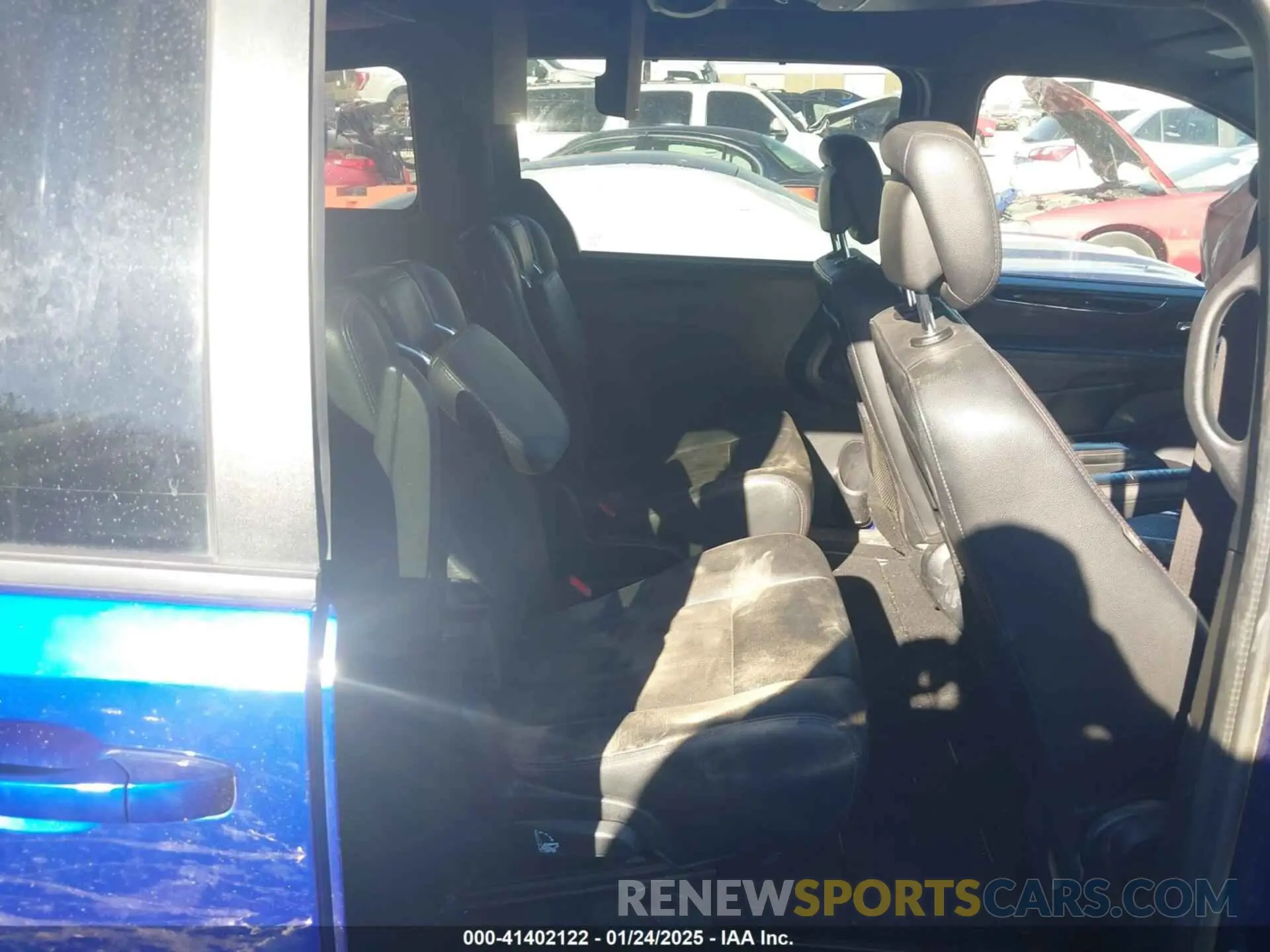 8 Photograph of a damaged car 2C4RDGCG3KR801639 DODGE GRAND CARAVAN 2019