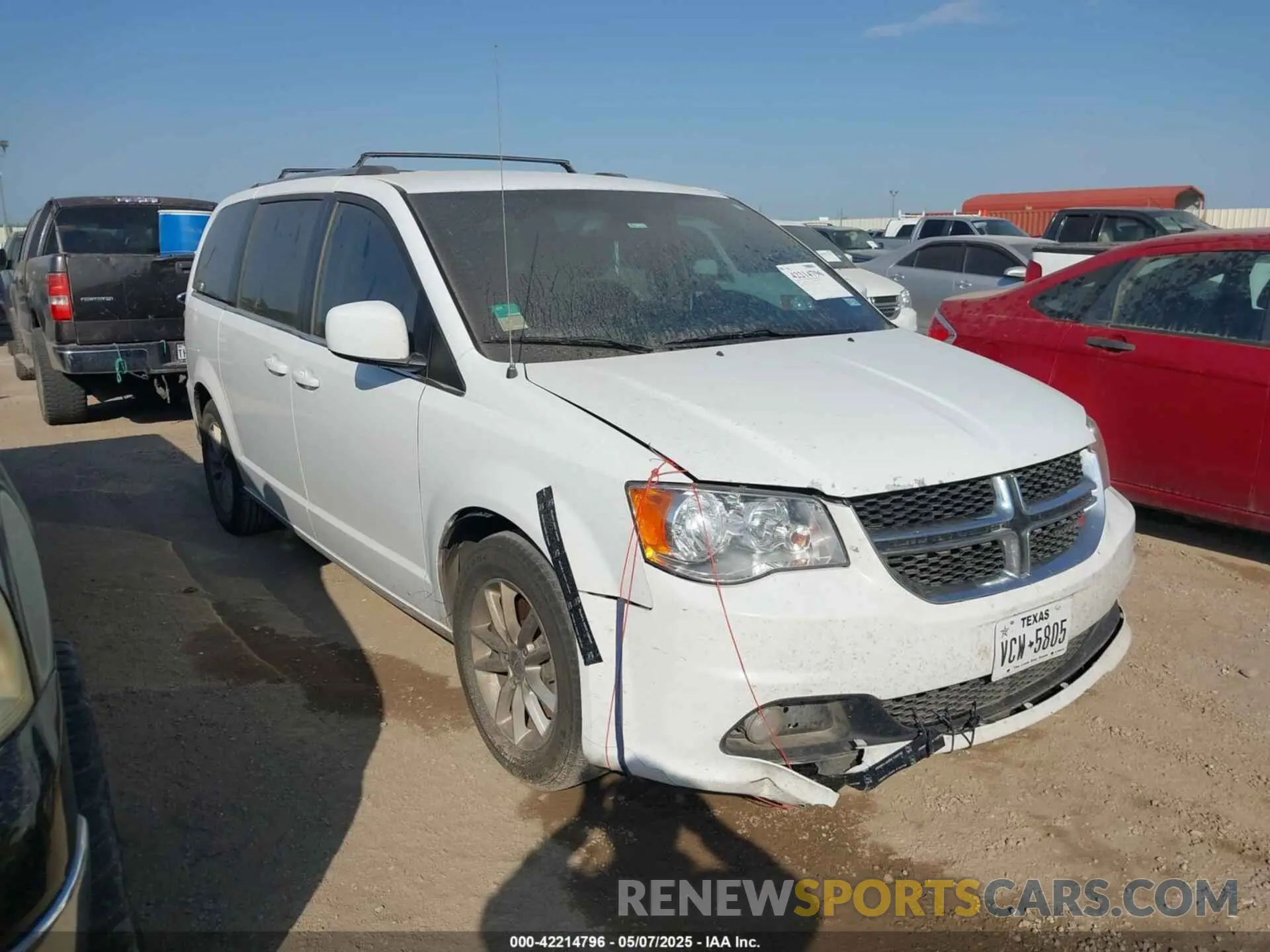 1 Photograph of a damaged car 2C4RDGCG4KR717670 DODGE GRAND CARAVAN 2019
