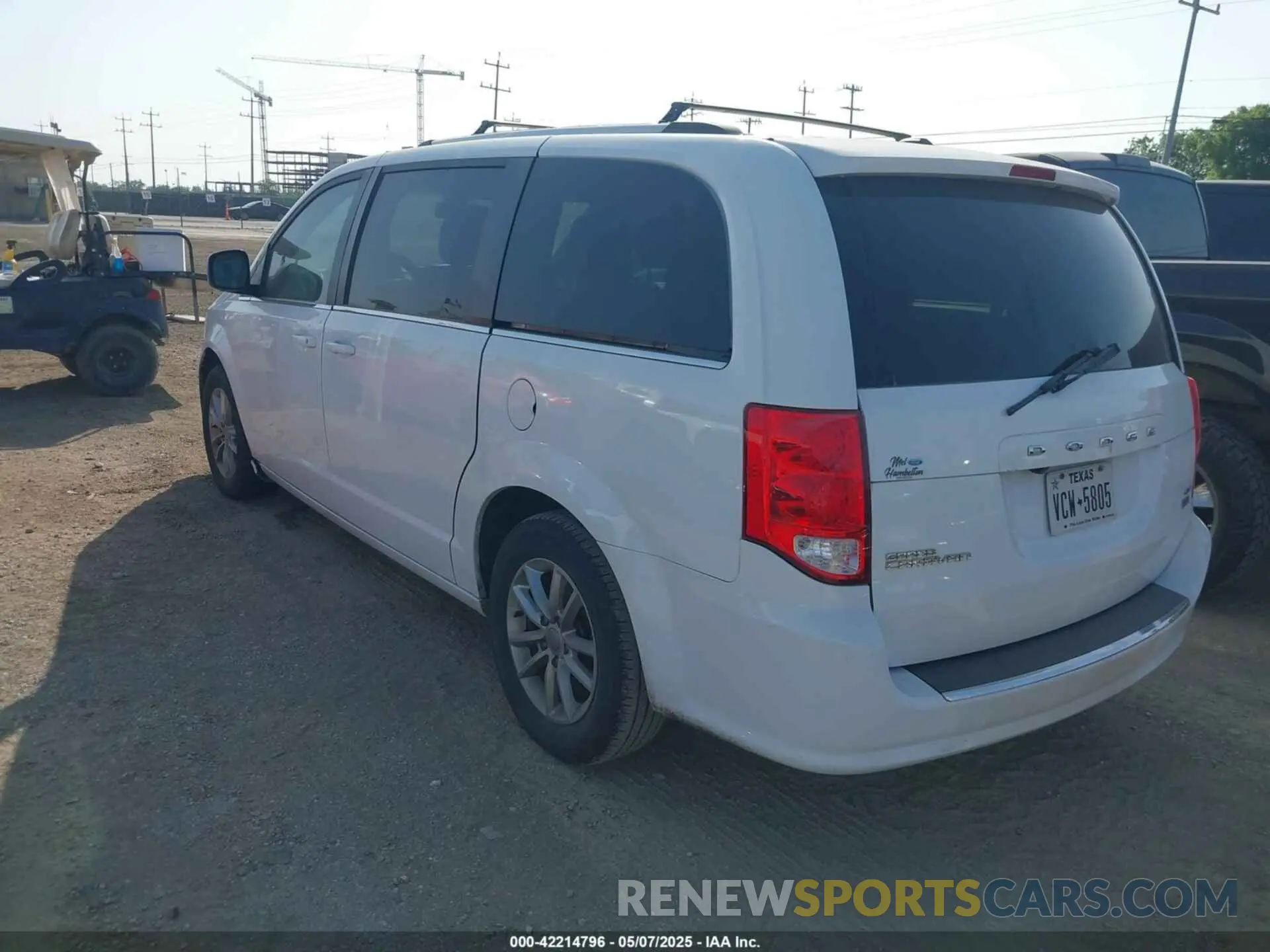 3 Photograph of a damaged car 2C4RDGCG4KR717670 DODGE GRAND CARAVAN 2019