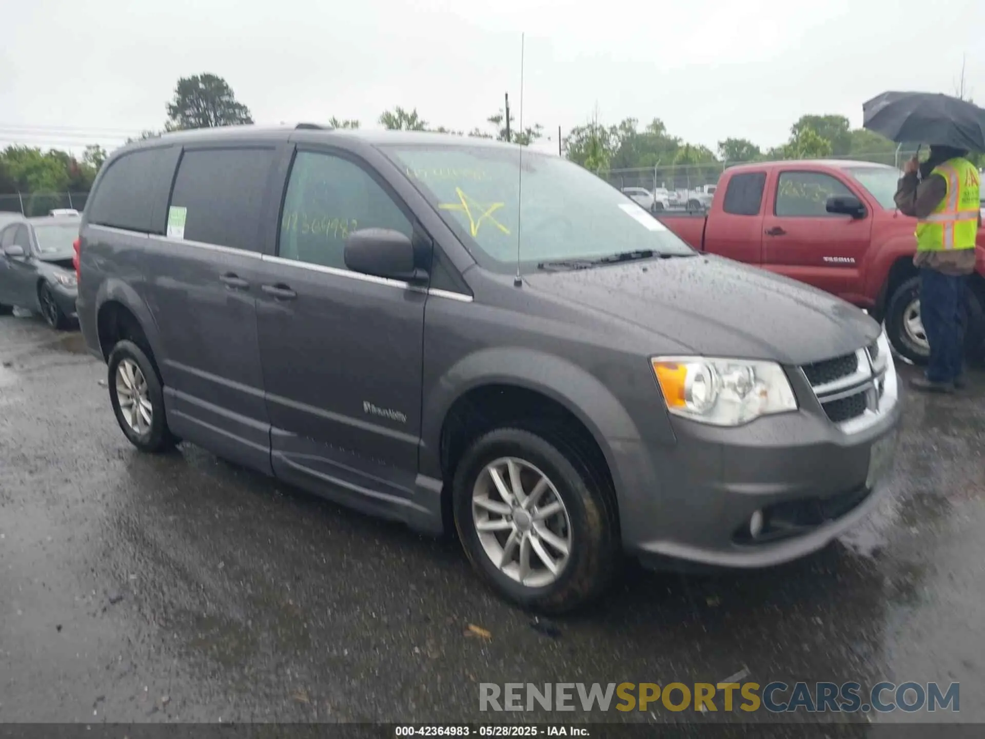 1 Photograph of a damaged car 2C4RDGCG4KR759420 DODGE GRAND CARAVAN 2019