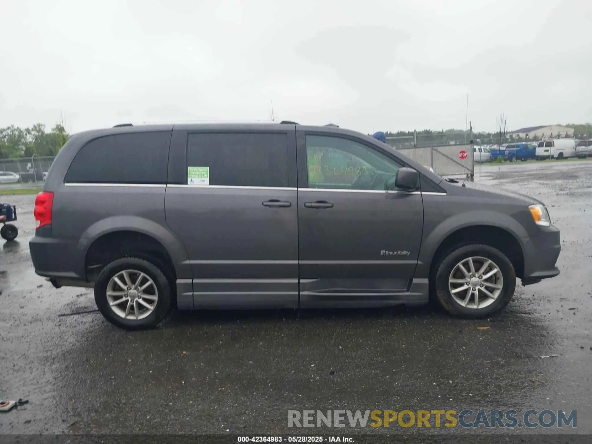 13 Photograph of a damaged car 2C4RDGCG4KR759420 DODGE GRAND CARAVAN 2019