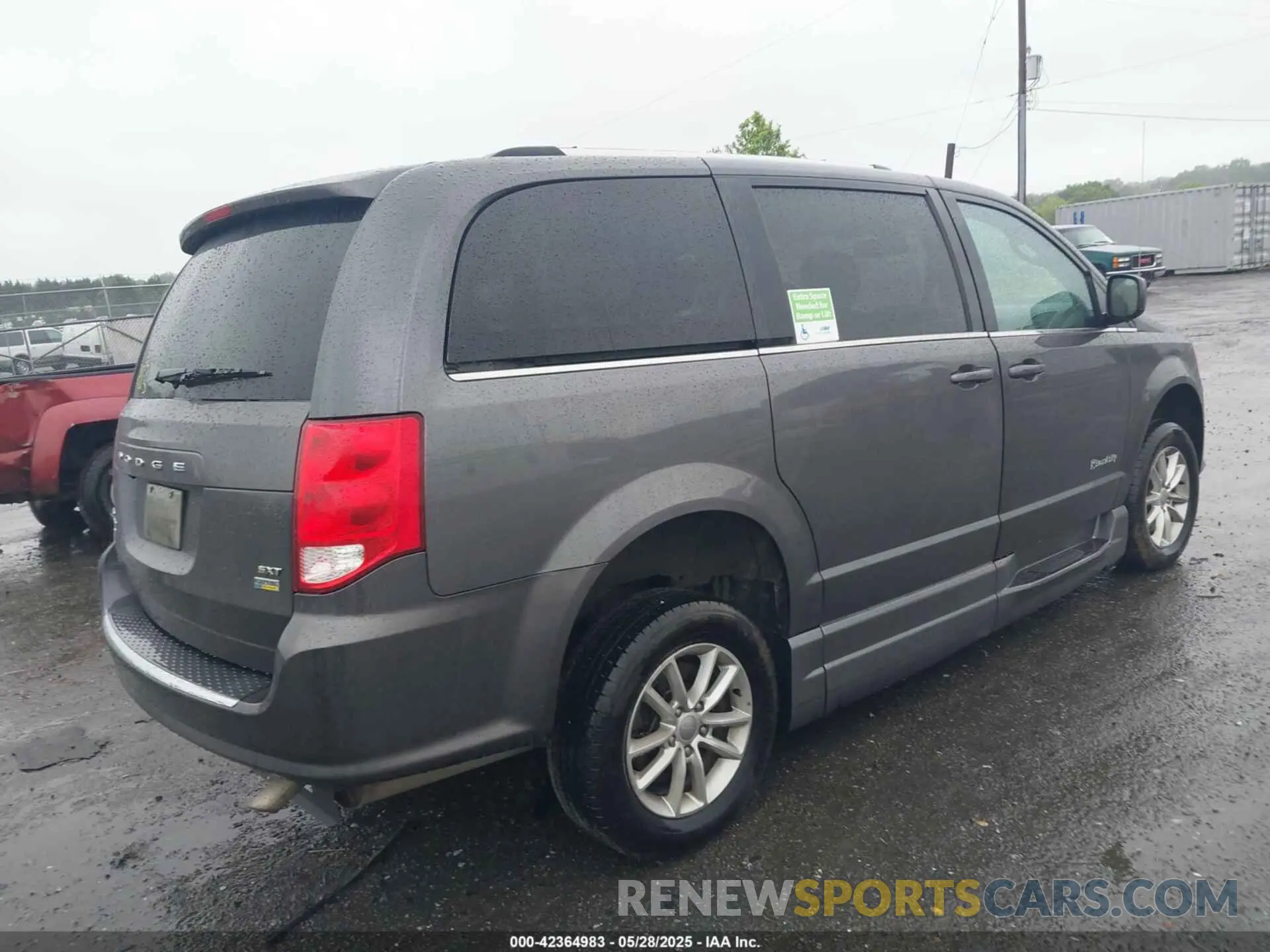 4 Photograph of a damaged car 2C4RDGCG4KR759420 DODGE GRAND CARAVAN 2019
