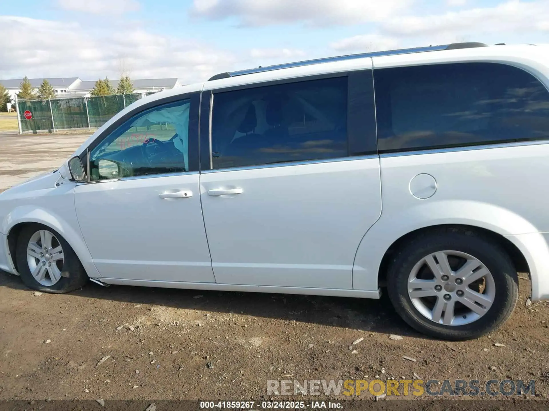 14 Photograph of a damaged car 2C4RDGCG4KR771745 DODGE GRAND CARAVAN 2019