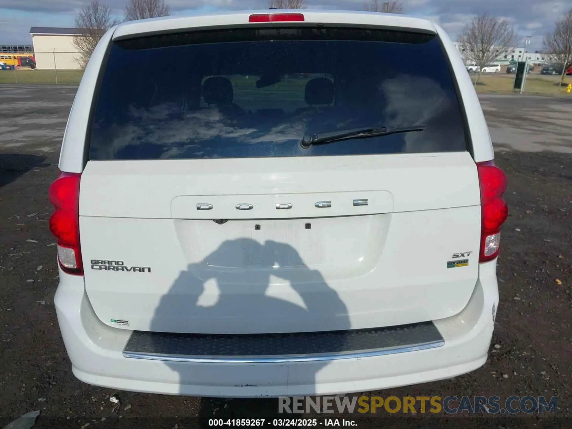 16 Photograph of a damaged car 2C4RDGCG4KR771745 DODGE GRAND CARAVAN 2019