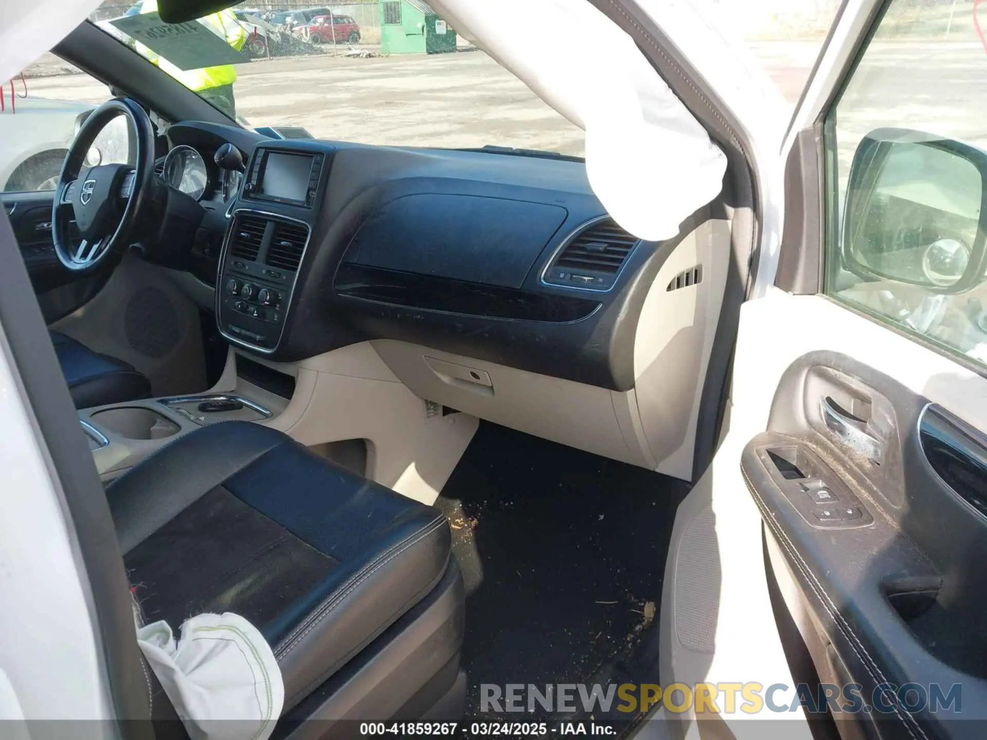 5 Photograph of a damaged car 2C4RDGCG4KR771745 DODGE GRAND CARAVAN 2019