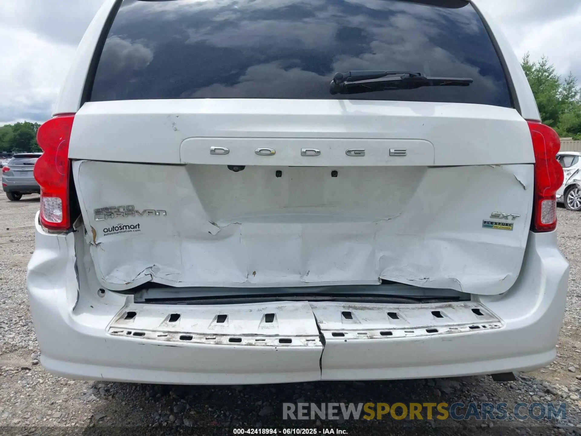 6 Photograph of a damaged car 2C4RDGCG4KR788223 DODGE GRAND CARAVAN 2019