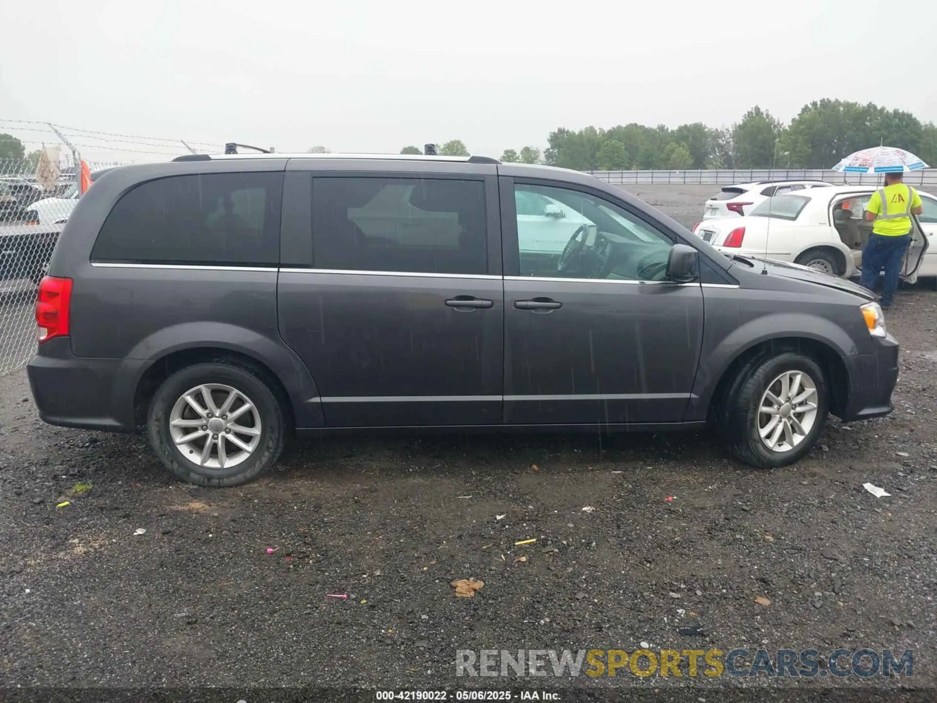 13 Photograph of a damaged car 2C4RDGCG5KR565883 DODGE GRAND CARAVAN 2019