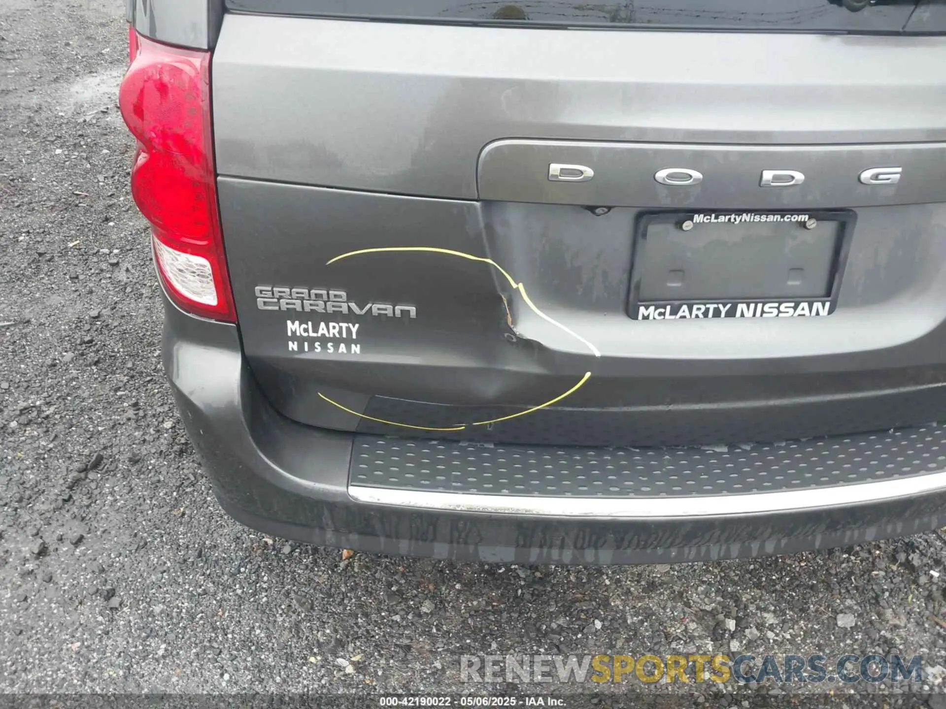 6 Photograph of a damaged car 2C4RDGCG5KR565883 DODGE GRAND CARAVAN 2019