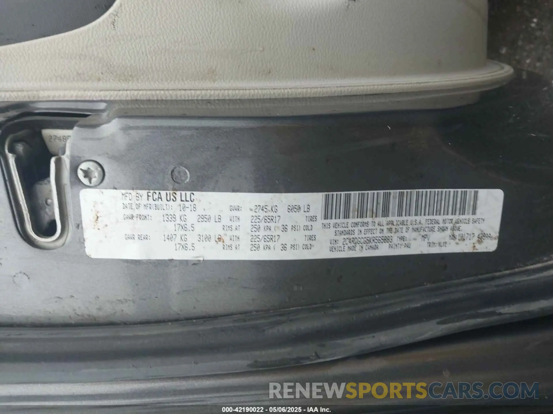 9 Photograph of a damaged car 2C4RDGCG5KR565883 DODGE GRAND CARAVAN 2019