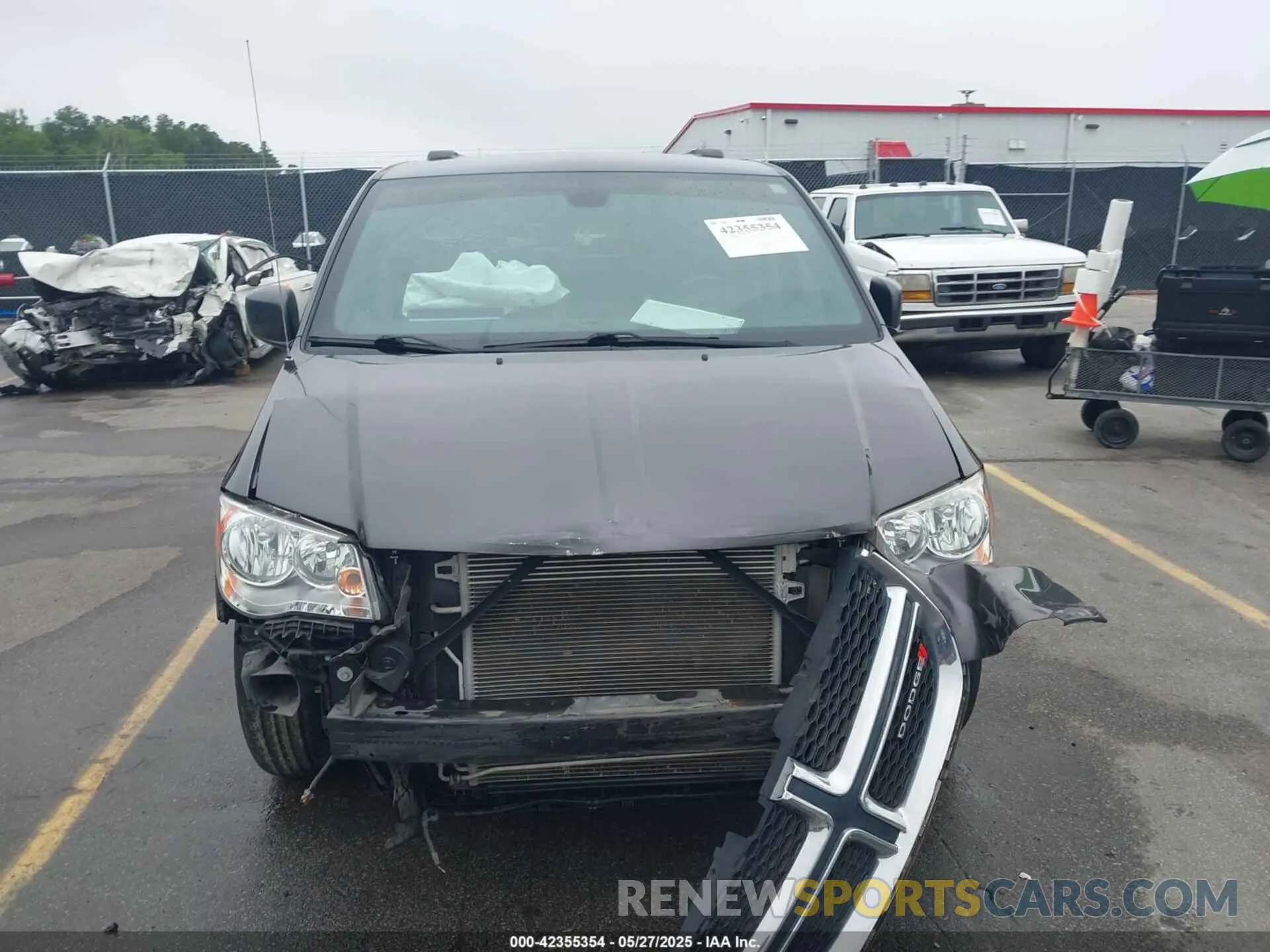 13 Photograph of a damaged car 2C4RDGCG5KR641960 DODGE GRAND CARAVAN 2019