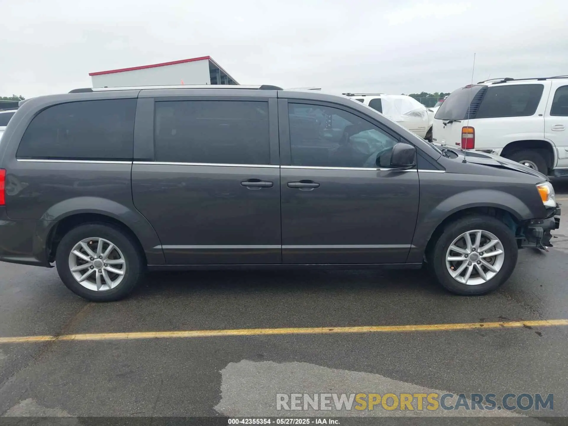 14 Photograph of a damaged car 2C4RDGCG5KR641960 DODGE GRAND CARAVAN 2019
