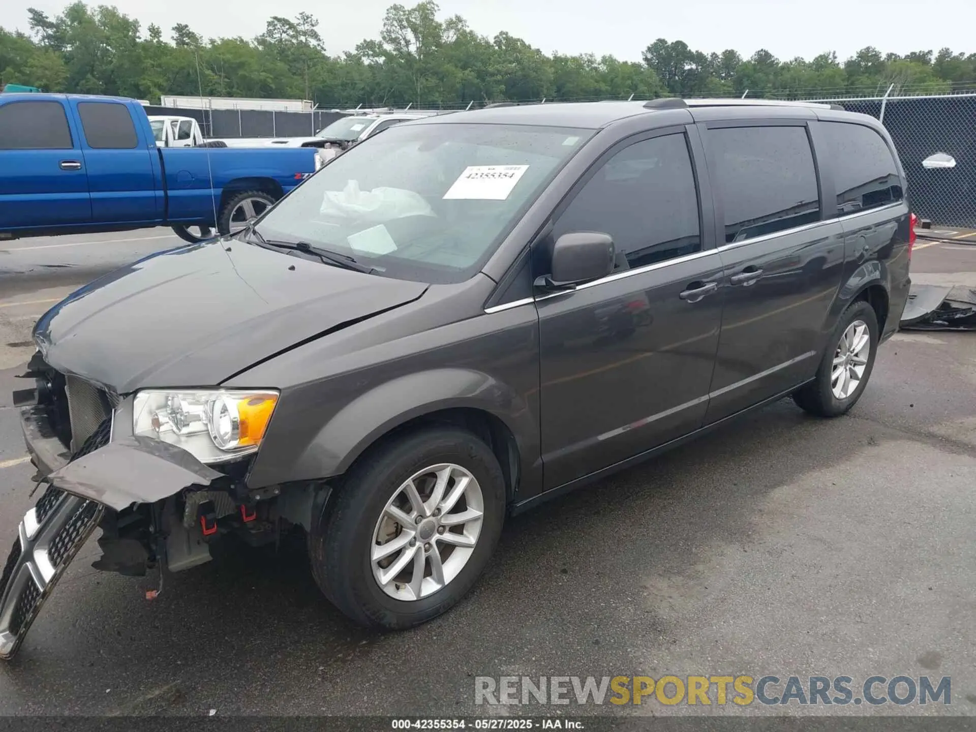 2 Photograph of a damaged car 2C4RDGCG5KR641960 DODGE GRAND CARAVAN 2019