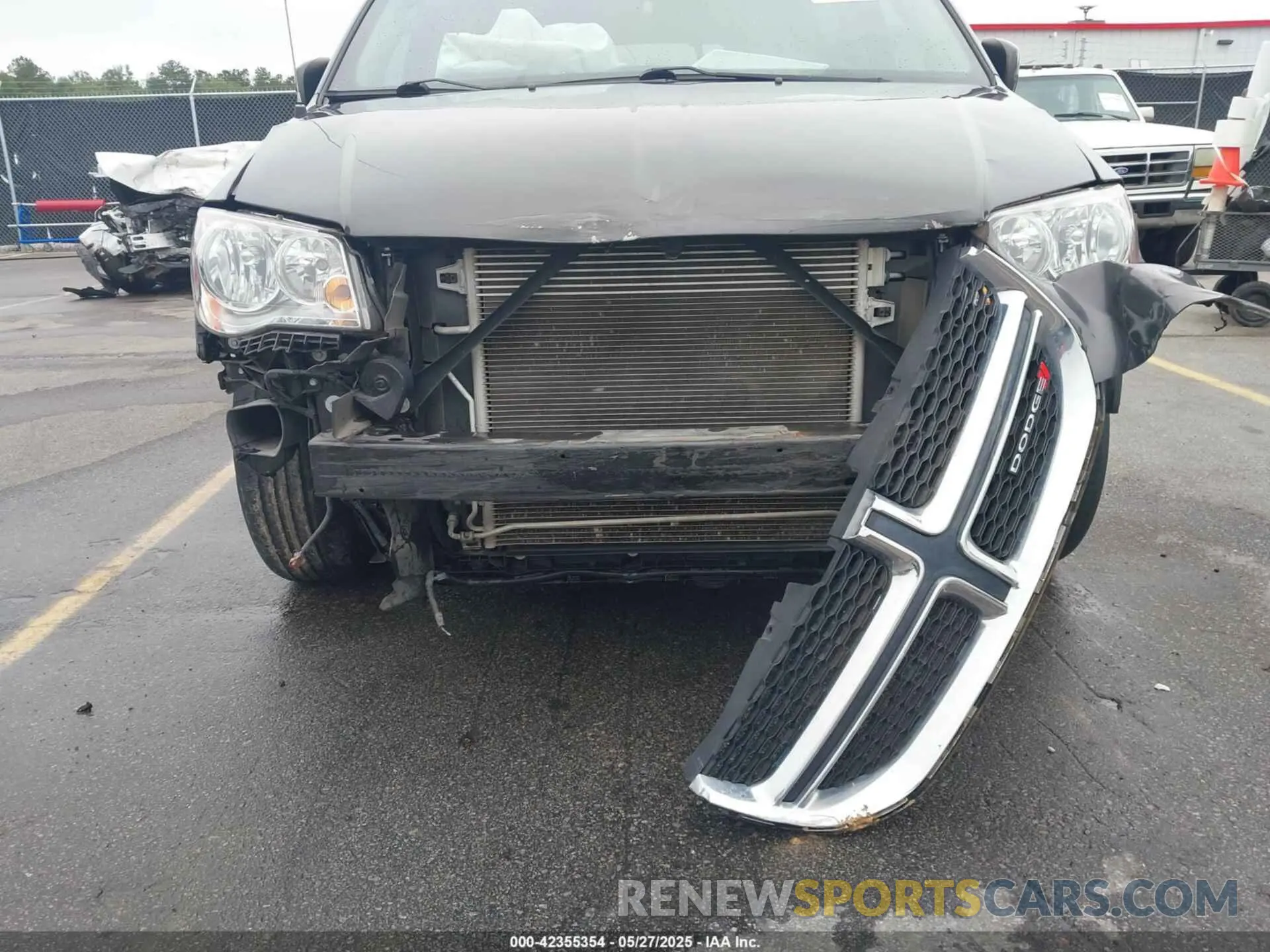 6 Photograph of a damaged car 2C4RDGCG5KR641960 DODGE GRAND CARAVAN 2019