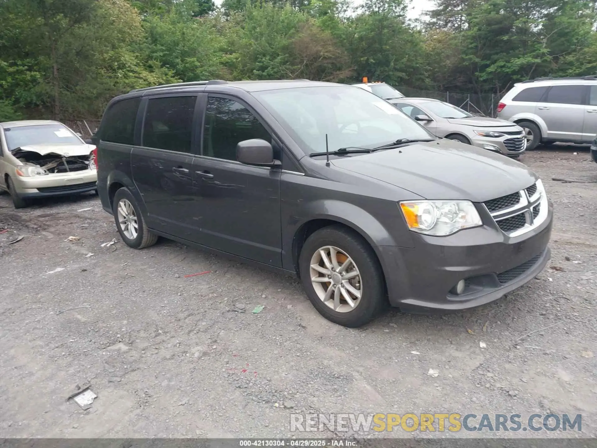 1 Photograph of a damaged car 2C4RDGCG5KR647015 DODGE GRAND CARAVAN 2019