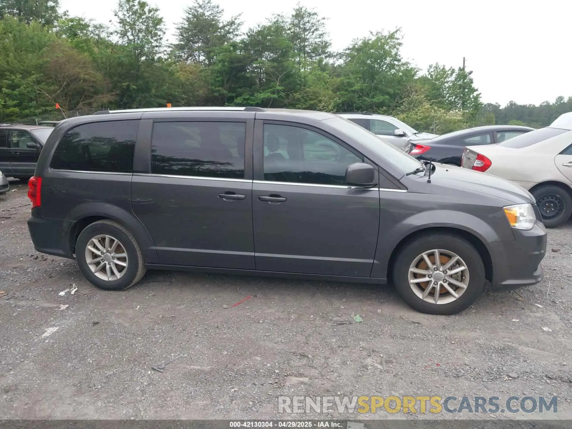 13 Photograph of a damaged car 2C4RDGCG5KR647015 DODGE GRAND CARAVAN 2019
