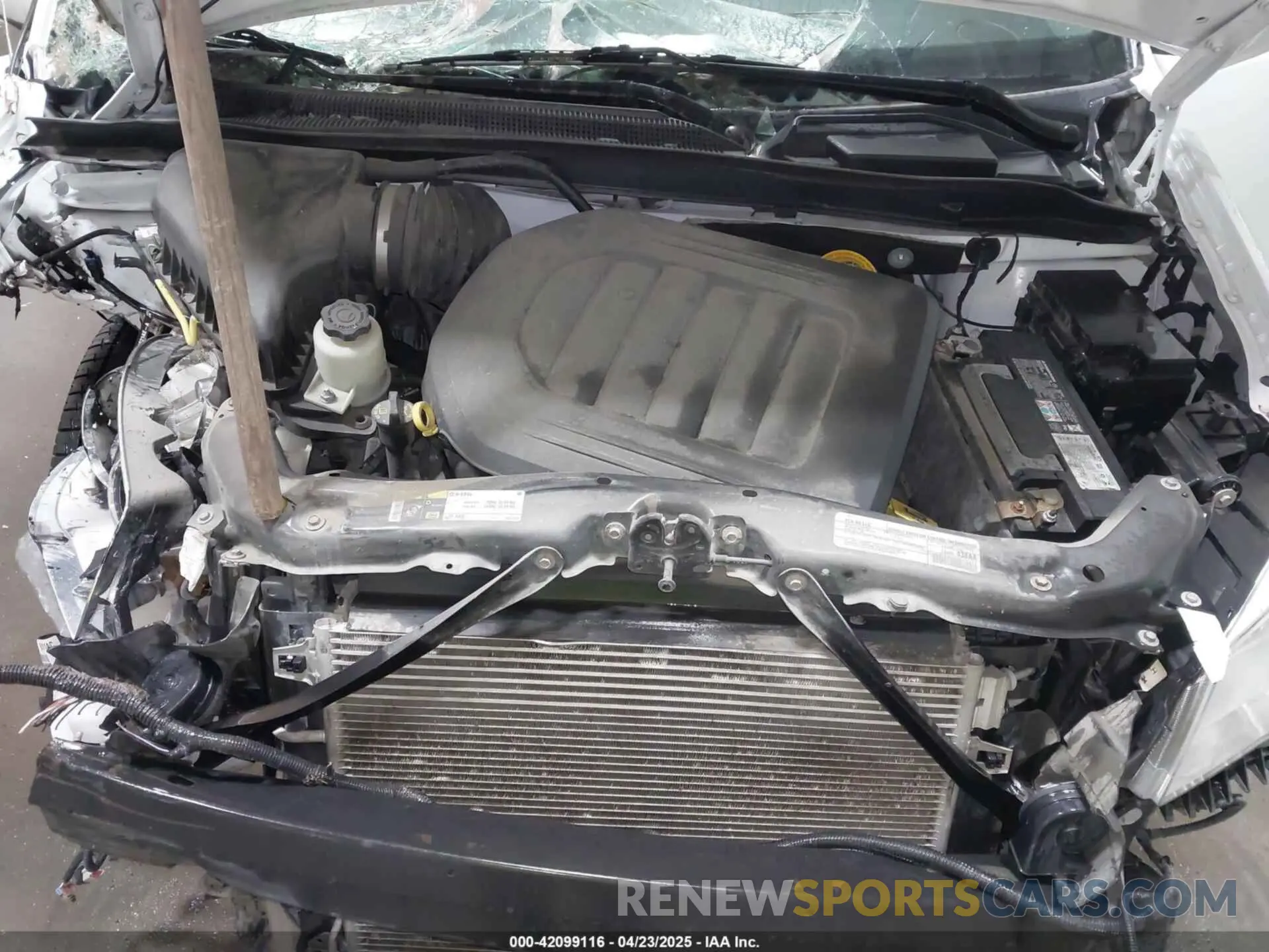 10 Photograph of a damaged car 2C4RDGCG5KR663344 DODGE GRAND CARAVAN 2019