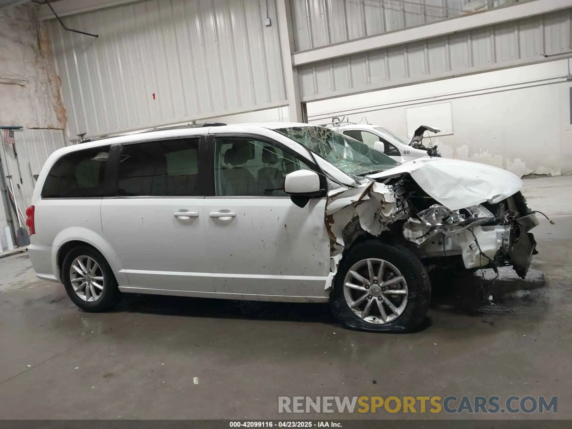 13 Photograph of a damaged car 2C4RDGCG5KR663344 DODGE GRAND CARAVAN 2019