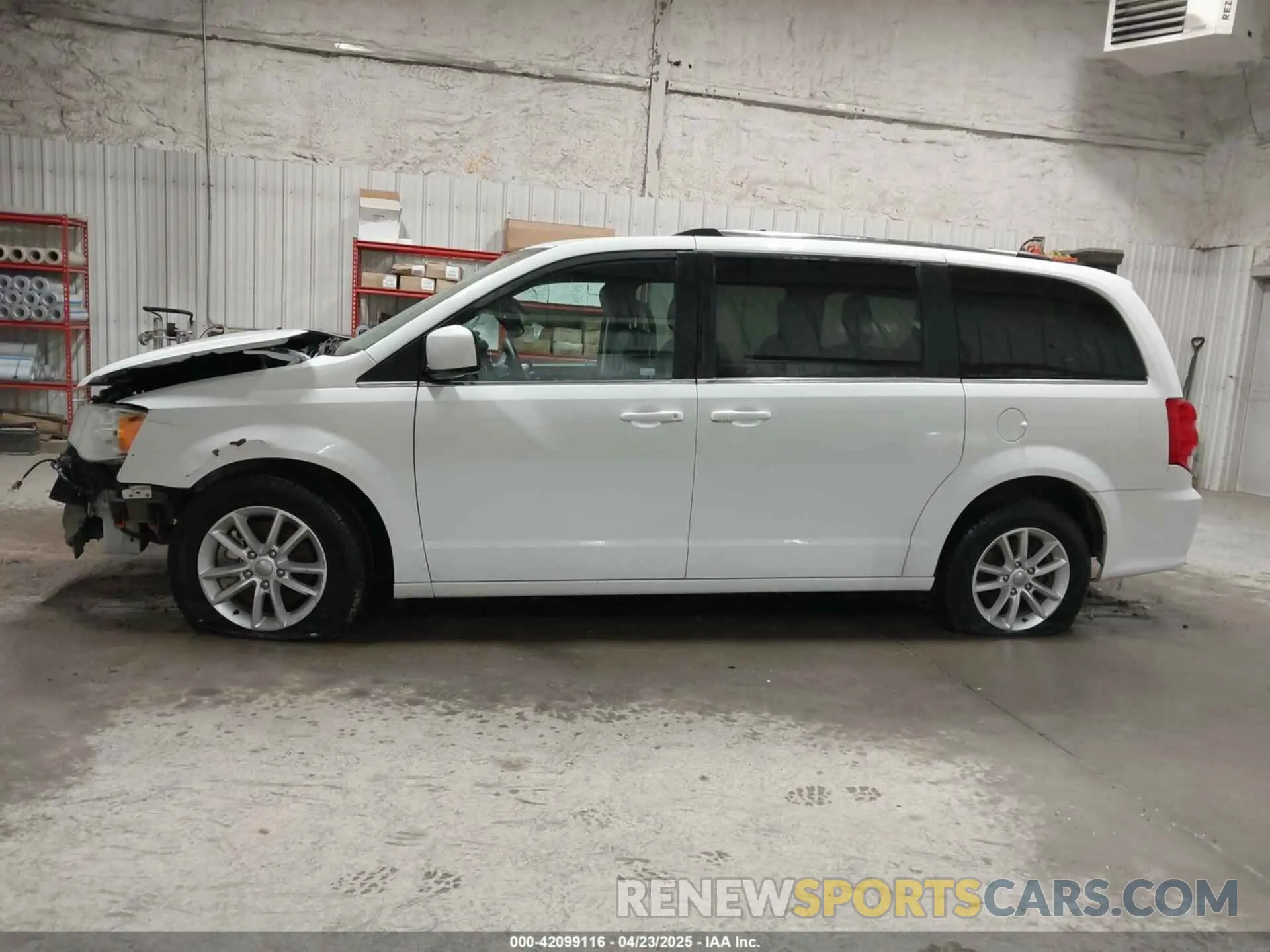 14 Photograph of a damaged car 2C4RDGCG5KR663344 DODGE GRAND CARAVAN 2019