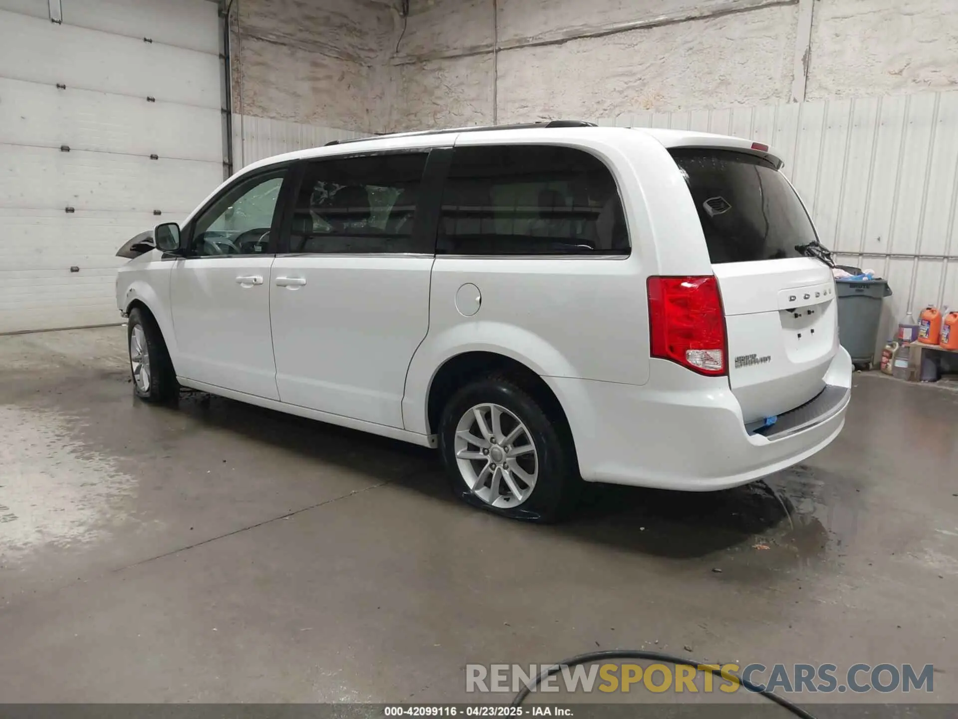 3 Photograph of a damaged car 2C4RDGCG5KR663344 DODGE GRAND CARAVAN 2019