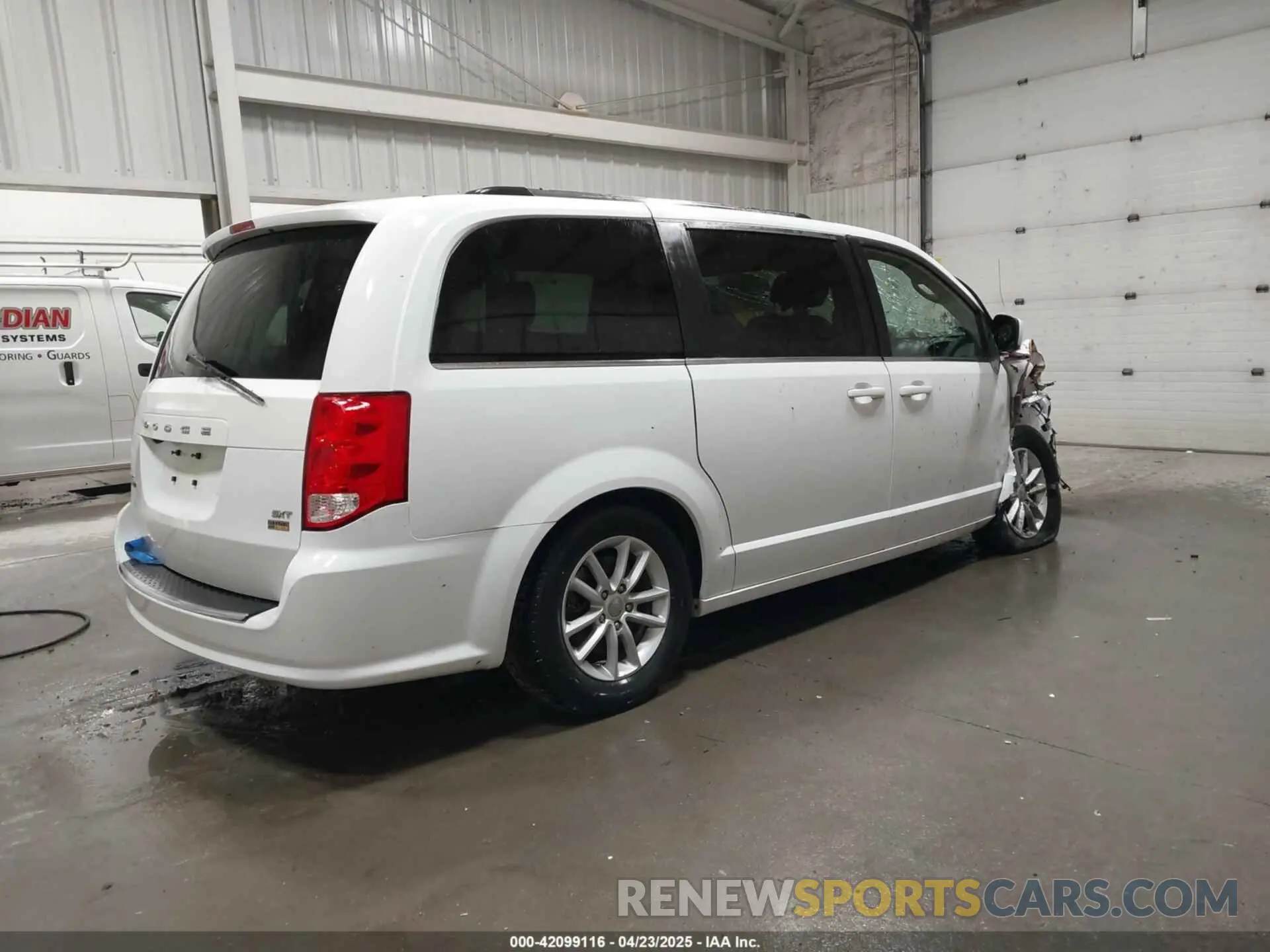 4 Photograph of a damaged car 2C4RDGCG5KR663344 DODGE GRAND CARAVAN 2019