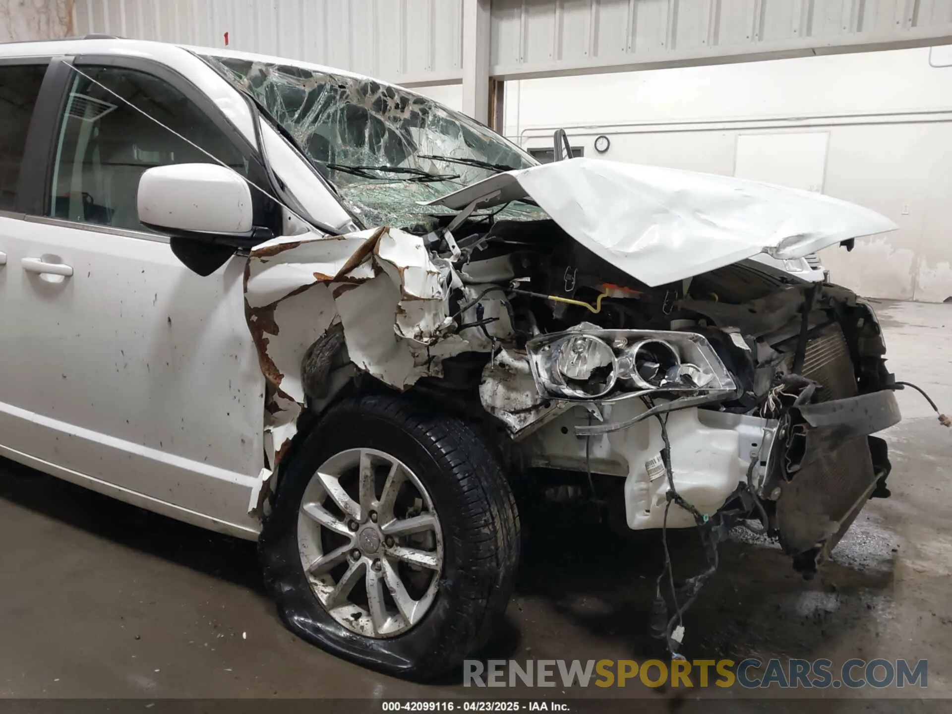 6 Photograph of a damaged car 2C4RDGCG5KR663344 DODGE GRAND CARAVAN 2019